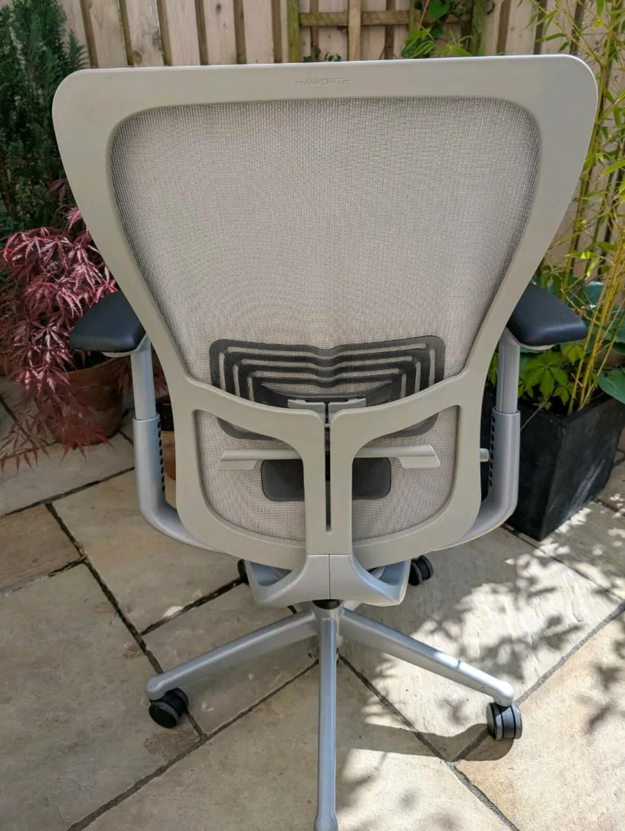 Ergonomic office chair - Image 3