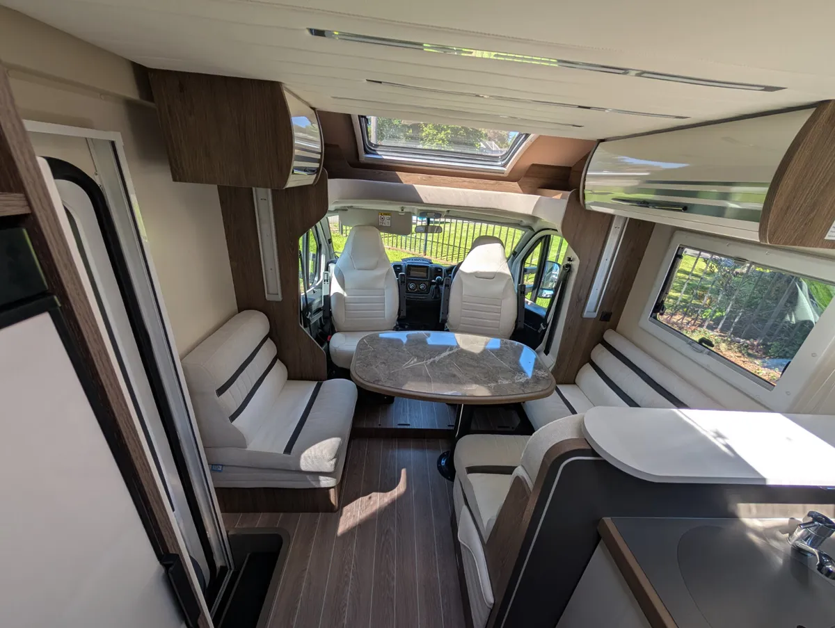 AUTOMATIC 4 berth Island Bed Motorhome - Image 2