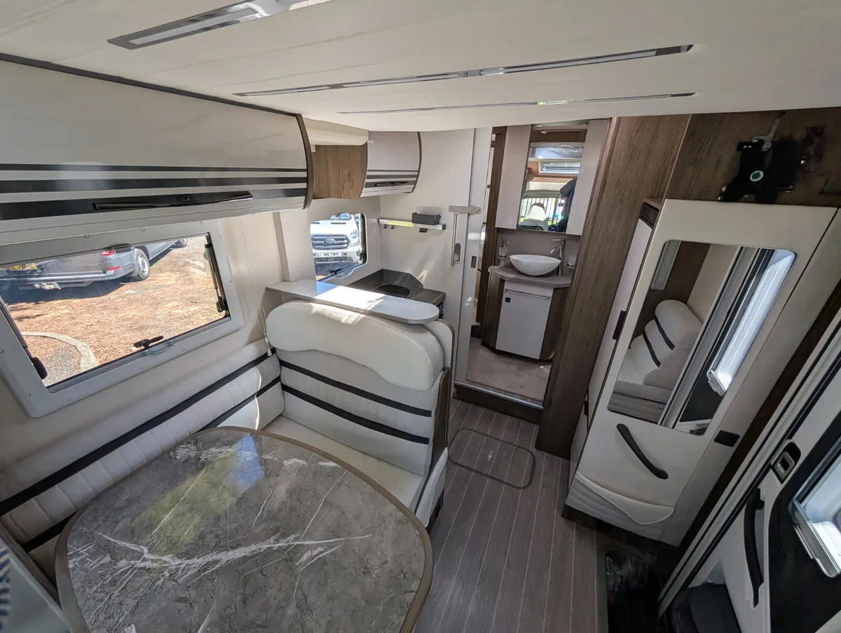 AUTOMATIC 4 berth Island Bed Motorhome - Image 3