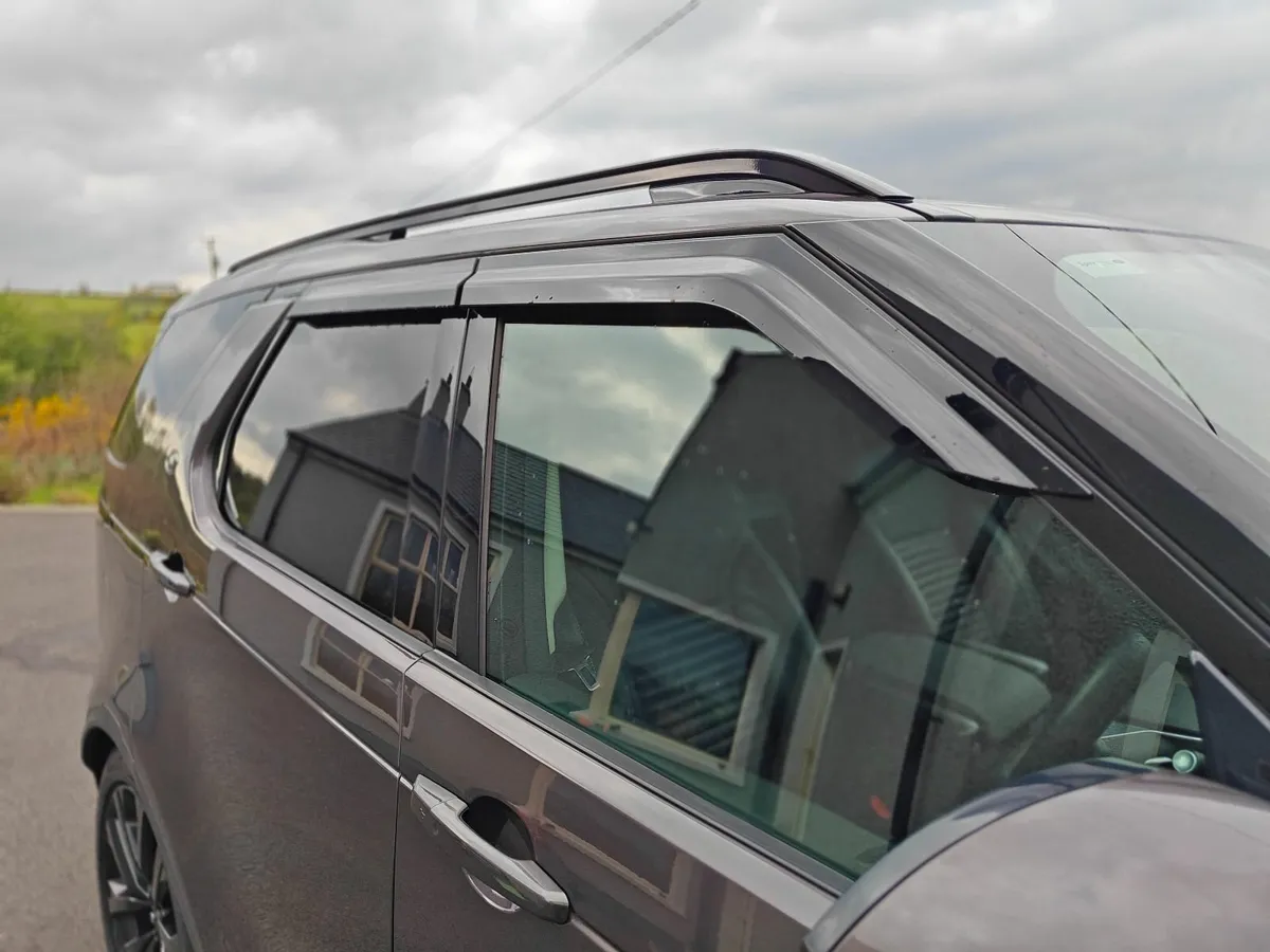 Land Rover Discovery 2022 - Image 3