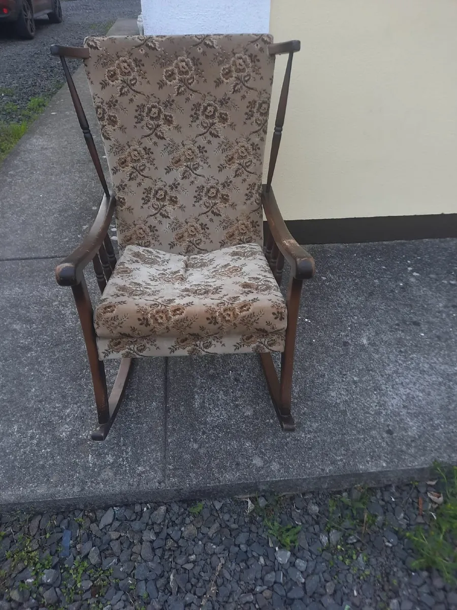 Antique armchair - Image 1