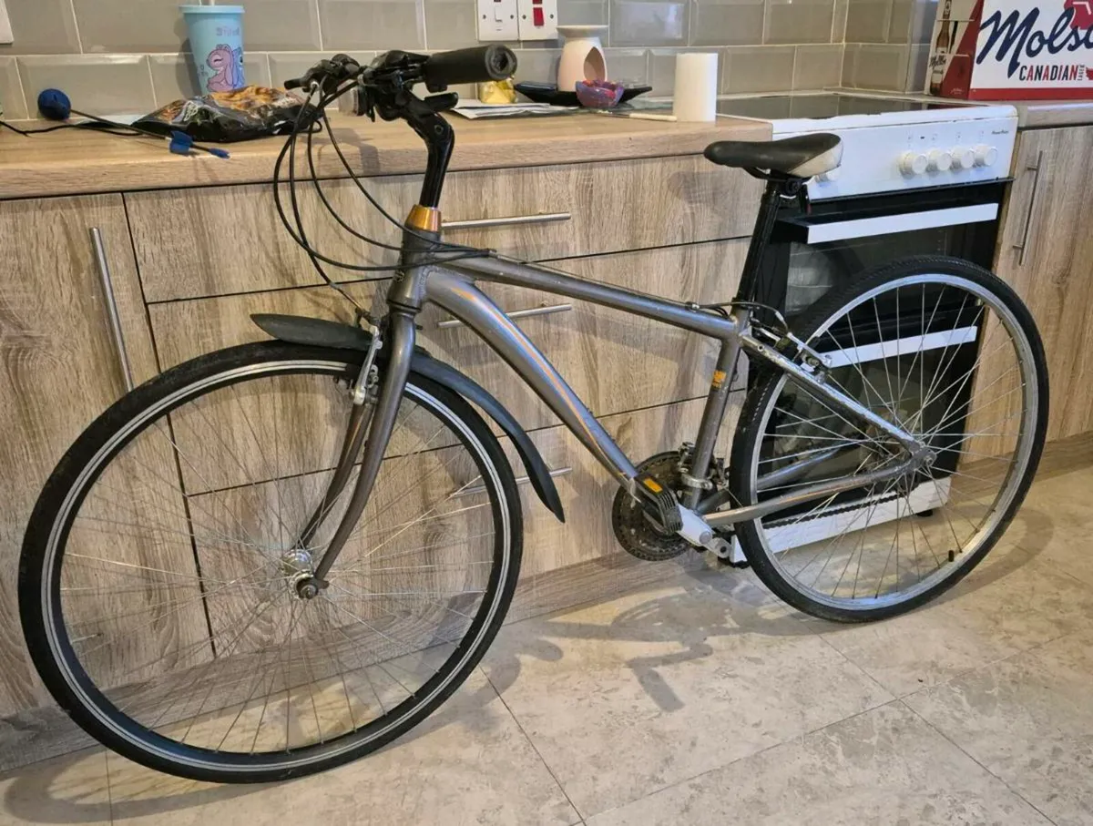 adults hybrid bike 16 inch frame Brake and gears - Image 2