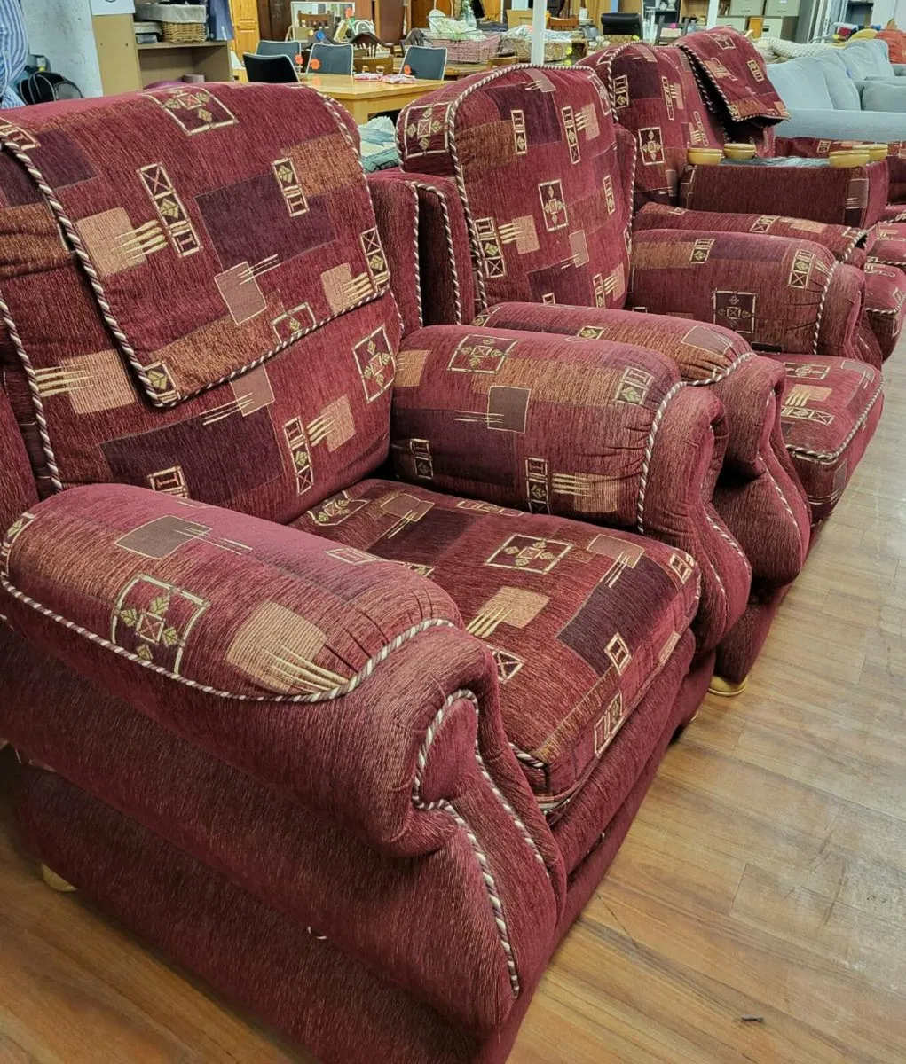 North West Hospice Charity Shop 3 piece - Image 1