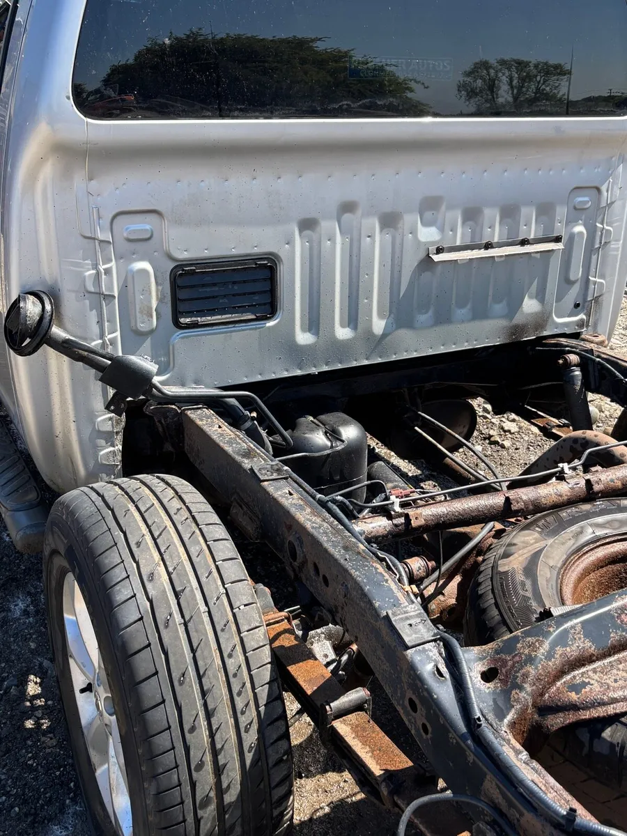 Nissan navara breaking (good chassis) - Image 2