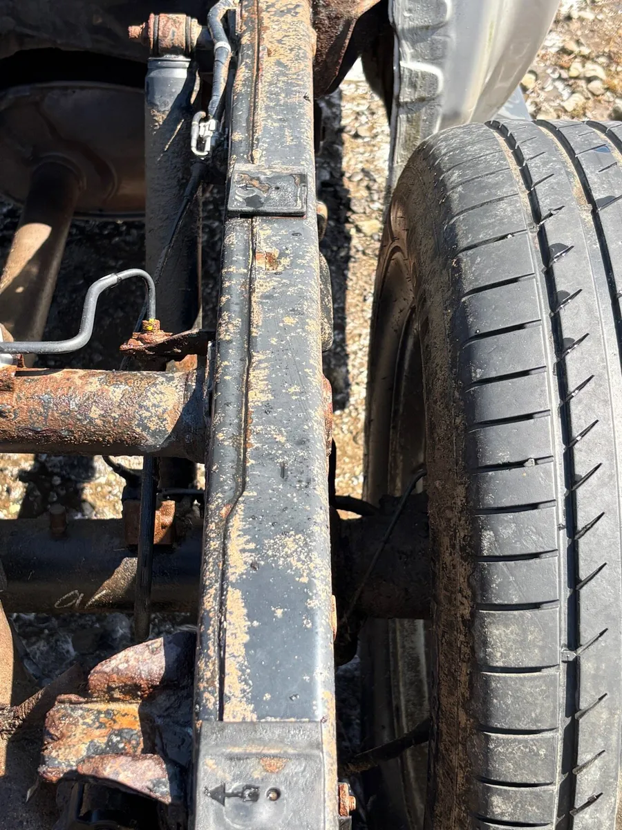 Nissan navara breaking (good chassis) - Image 3