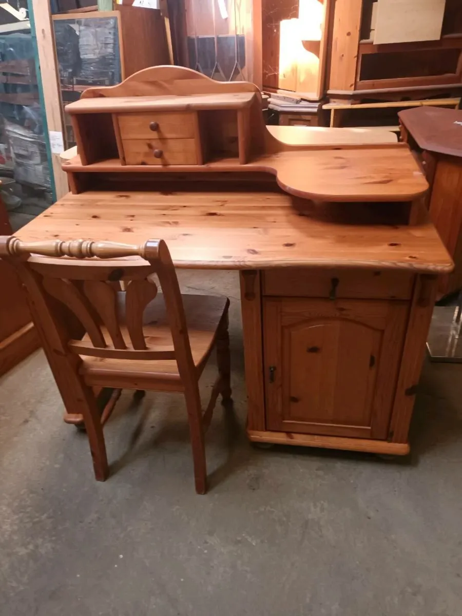 Pine Desk - Image 1