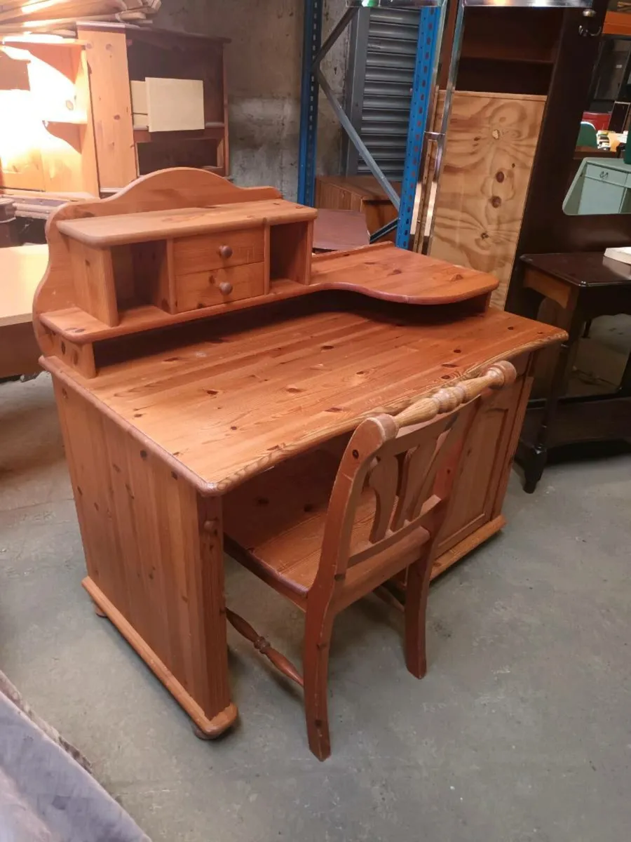 Pine Desk - Image 3