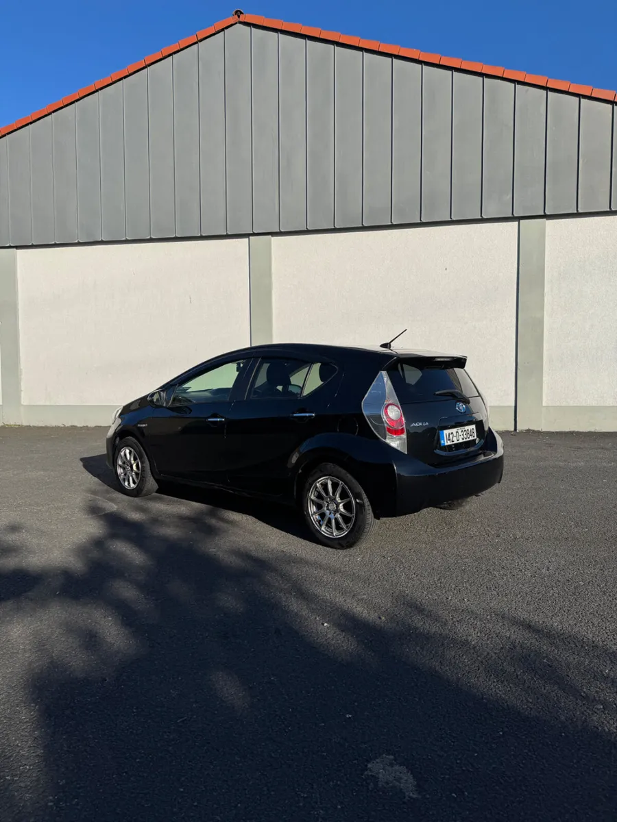 Toyota Aqua G Model 1.5 hybrid - Image 4