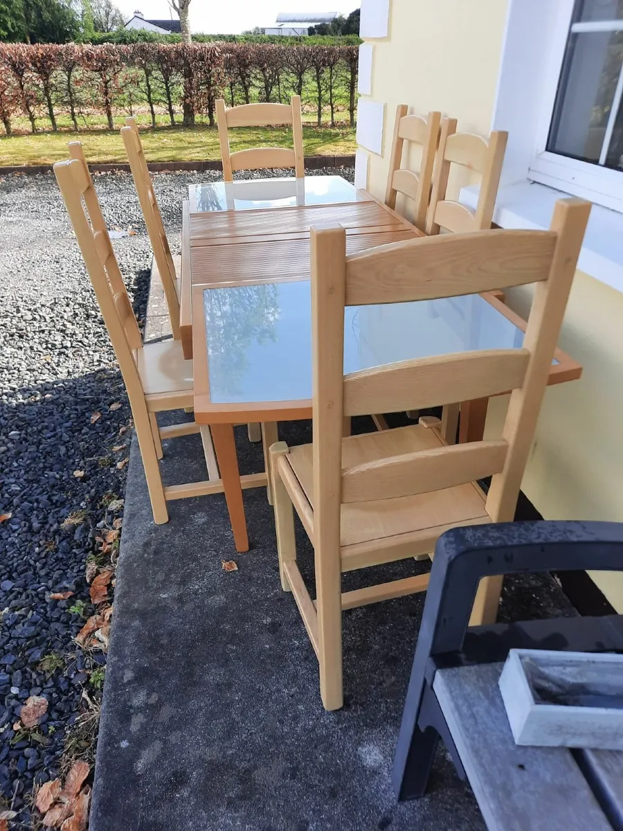 Kitchen table and chairs - Image 2