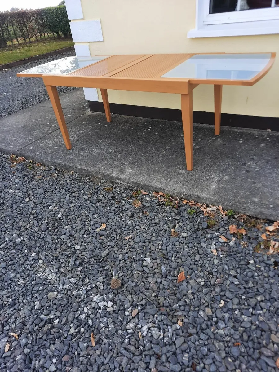 Kitchen table and chairs - Image 3