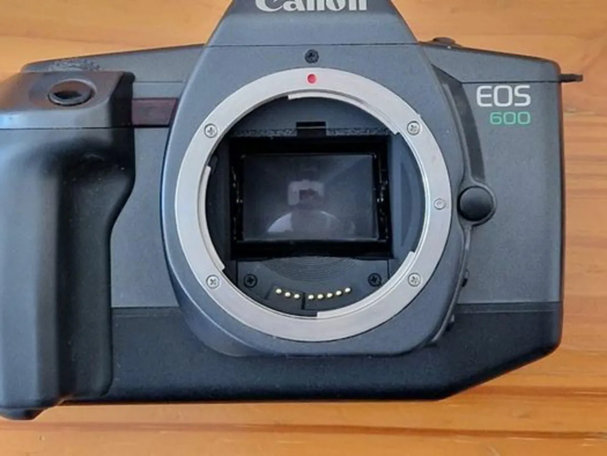 Canon Eos 600 Camera, in excellent condition - Image 4