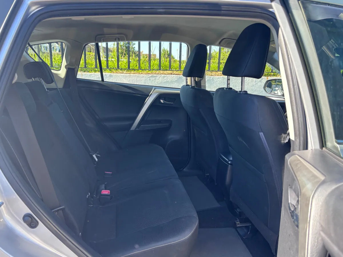 TOYOTA RAV4 RAV4 2.0 D-4D LUNA 2WD 4DR - Image 4