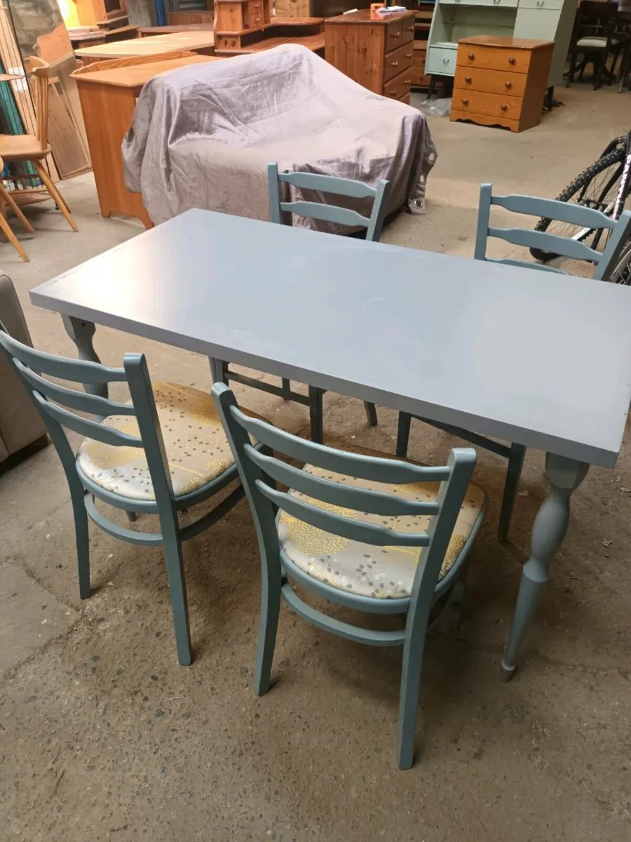 Table and Chairs - Image 1