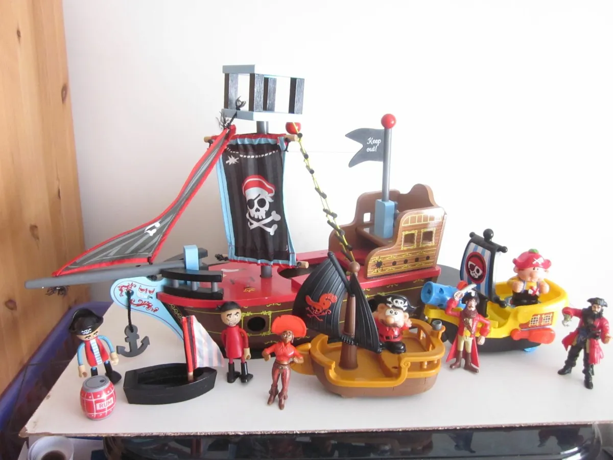 Pirate Ship Bundle and Figures - Image 1