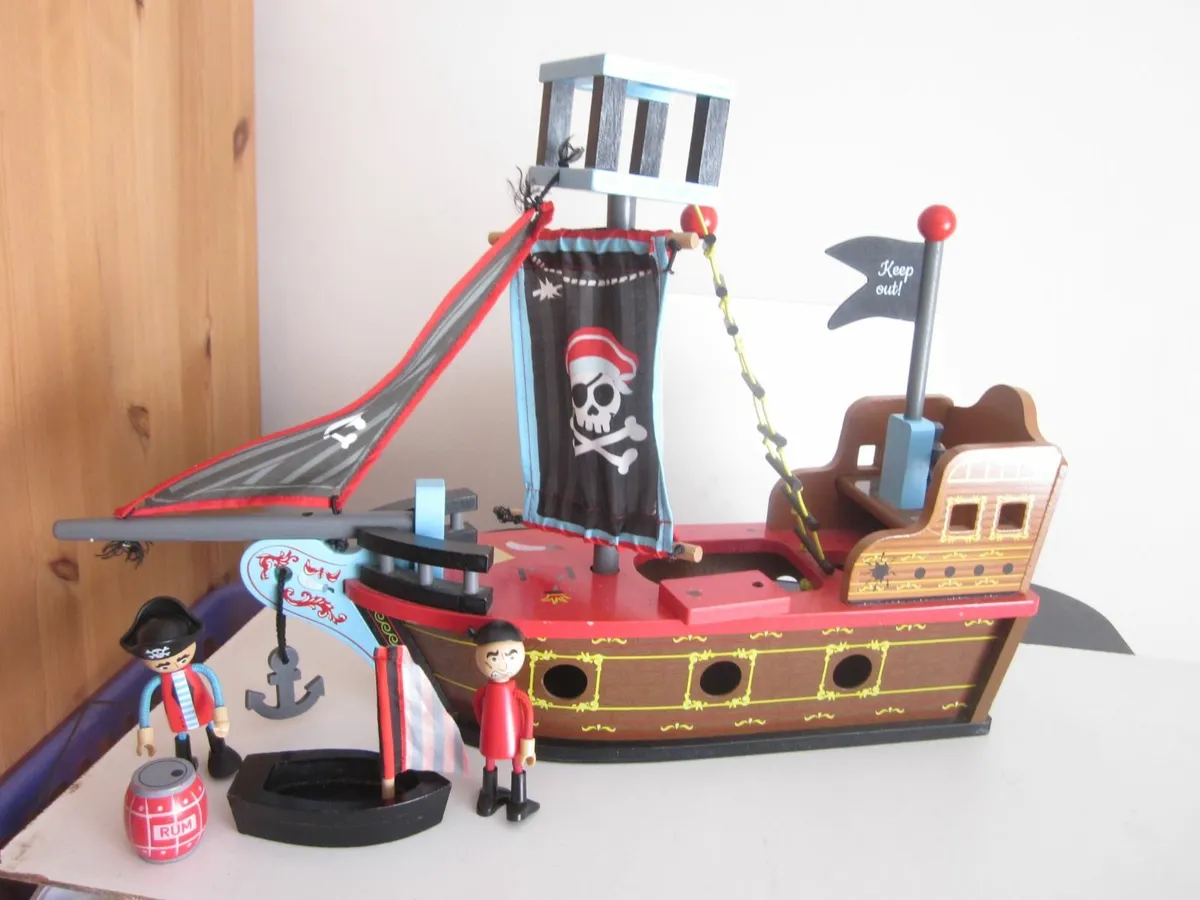 Pirate Ship Bundle and Figures - Image 4