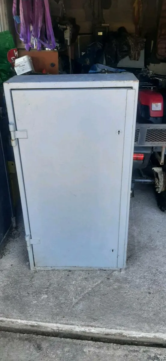 Gun safe cabinet - Image 1