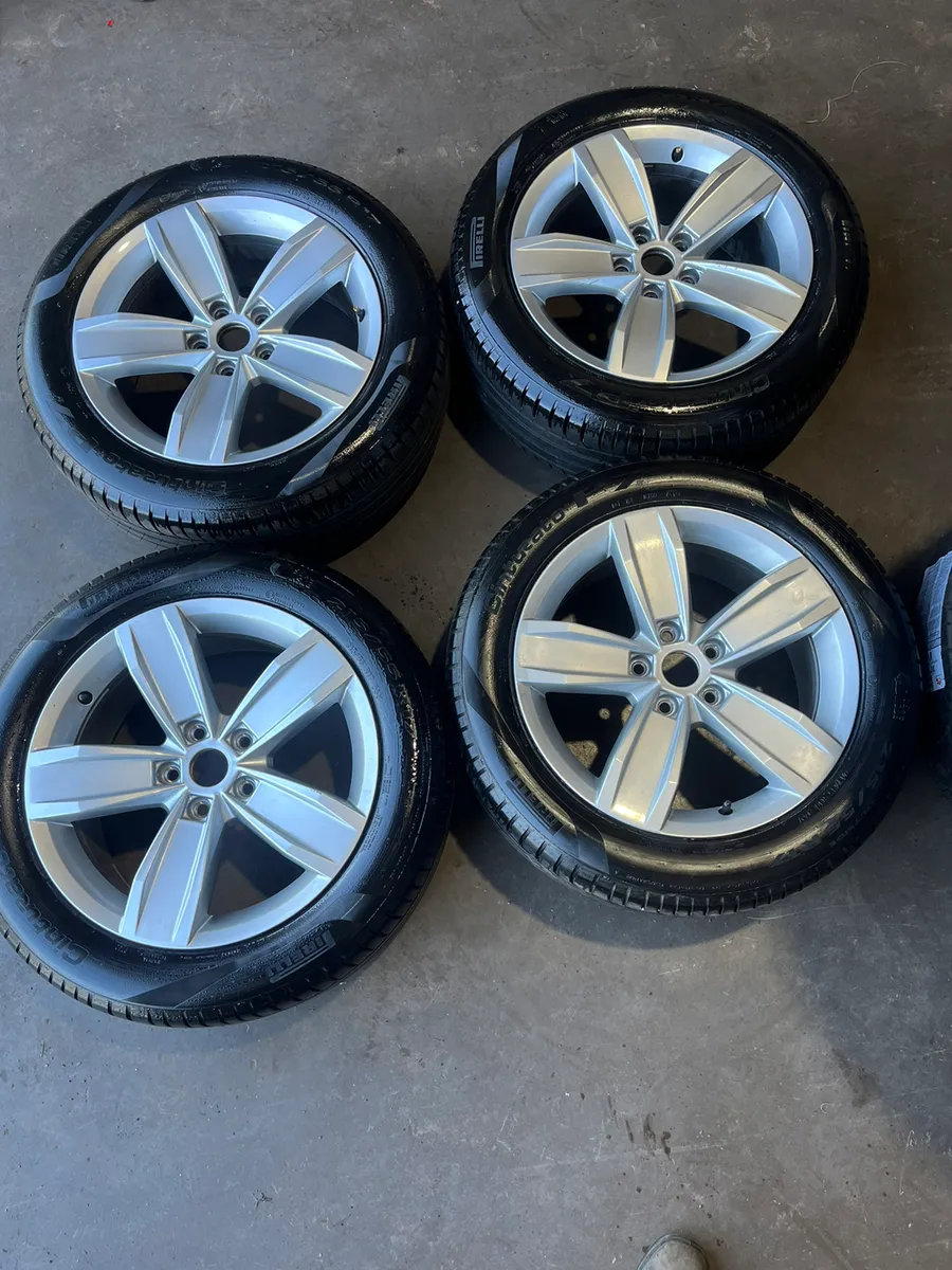 17inch Passat superb caddy alloy wheels - Image 1