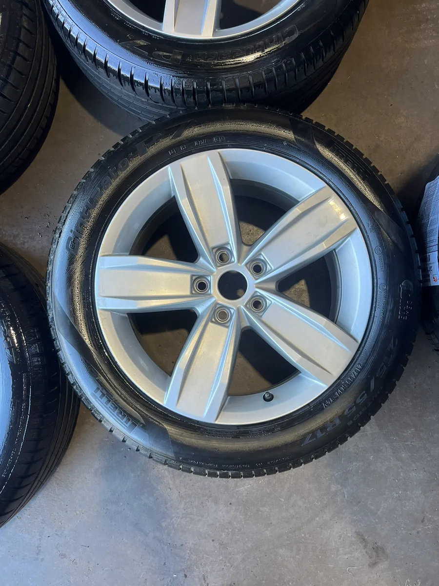 17inch Passat superb caddy alloy wheels - Image 2