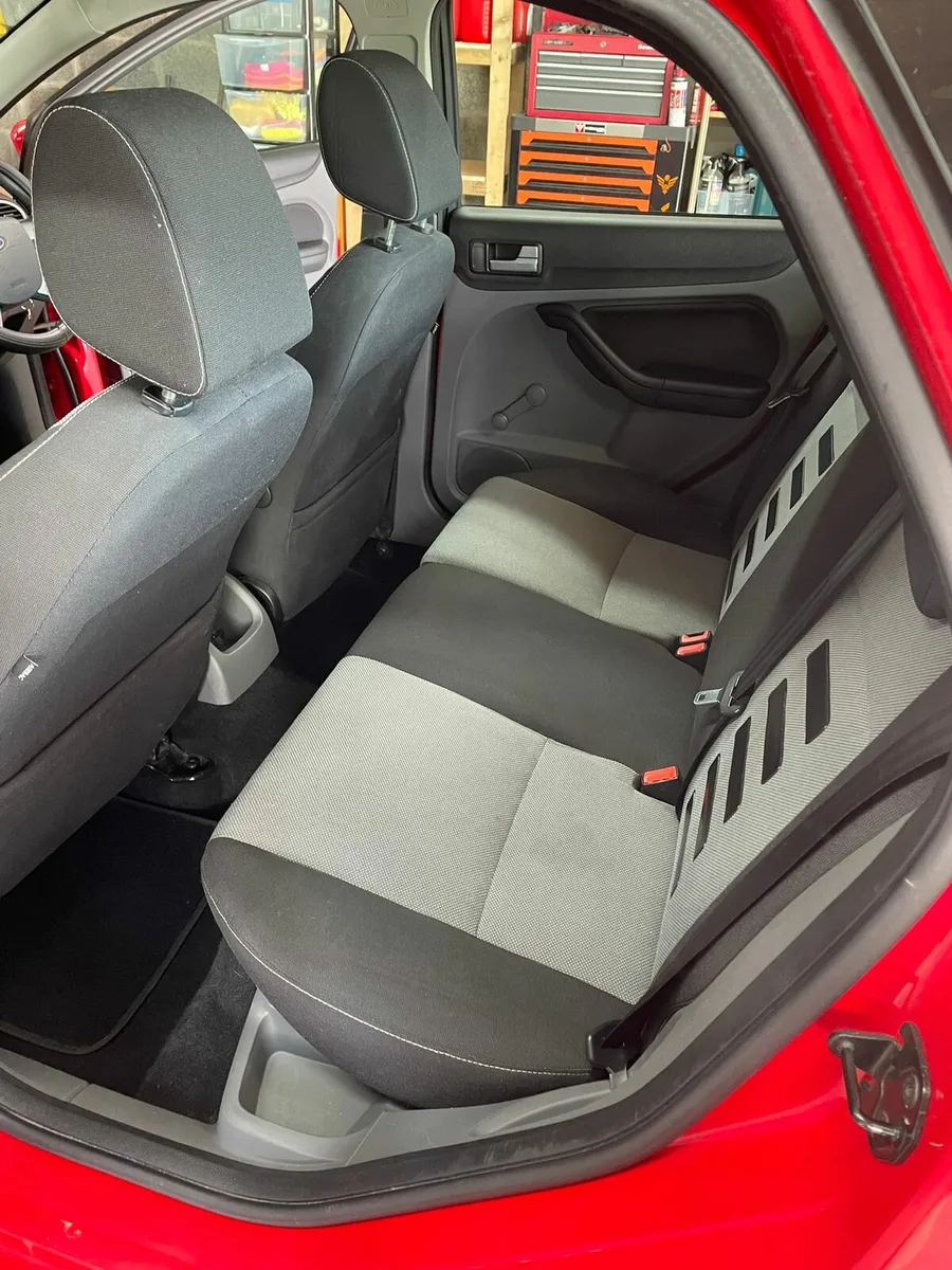 Ford Focus 2010 - Image 3