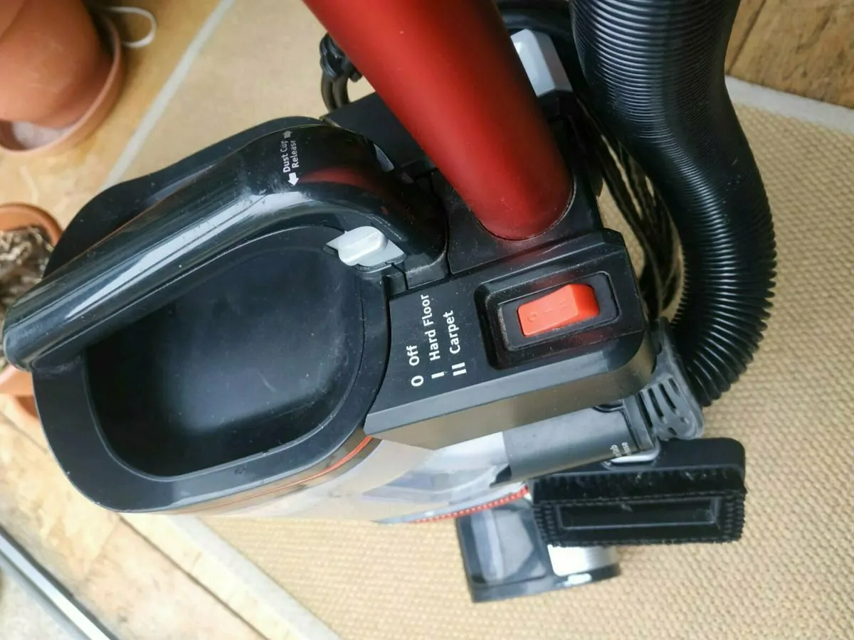 Shark lift-away vacuum/hoover - Image 3