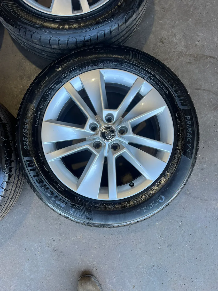 17inch Skoda superb alloy wheels - Image 2