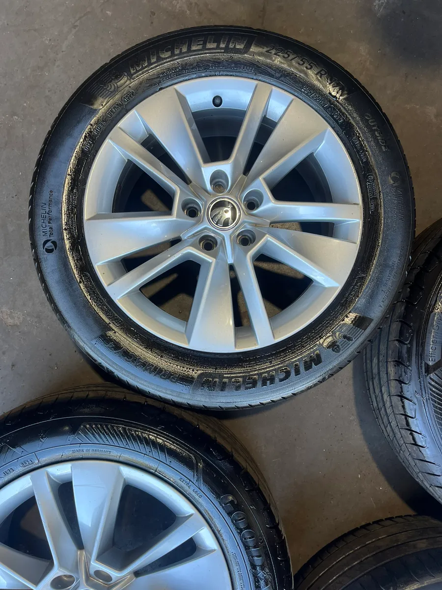 17inch Skoda superb alloy wheels - Image 4