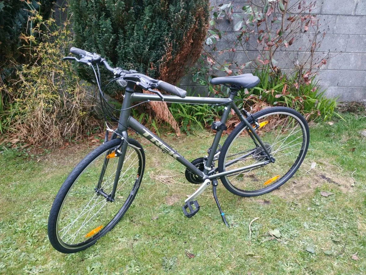 Trek F1 mens XL hybrid bicycle 28" wheels - Image 1