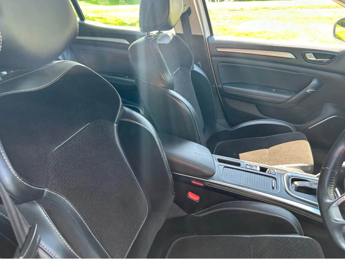 Renault Megane DYNAMIQUE NAV DCI 110 E 4DR A - Image 4