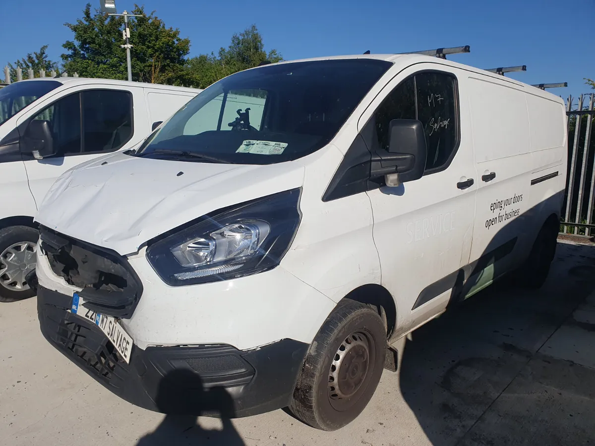 22 Transit 300 Custom  130km - Image 1