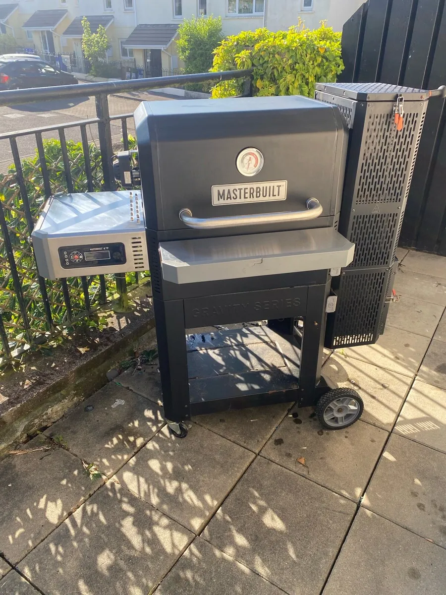 Master Built 800 bbq & smoker - Image 1