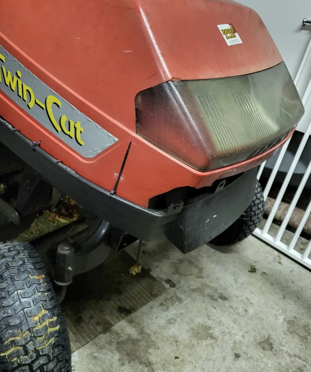 Castle garden ride on mower - Image 3
