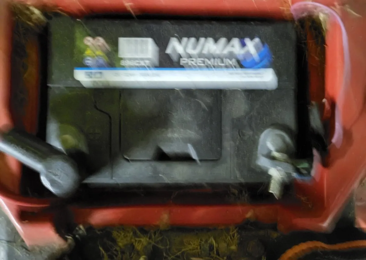Castle garden ride on mower - Image 4