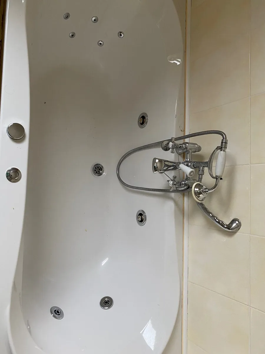 Jacuzzi Bath - Image 2