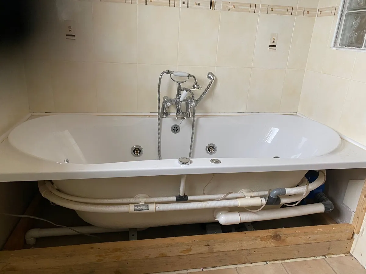 Jacuzzi Bath - Image 3
