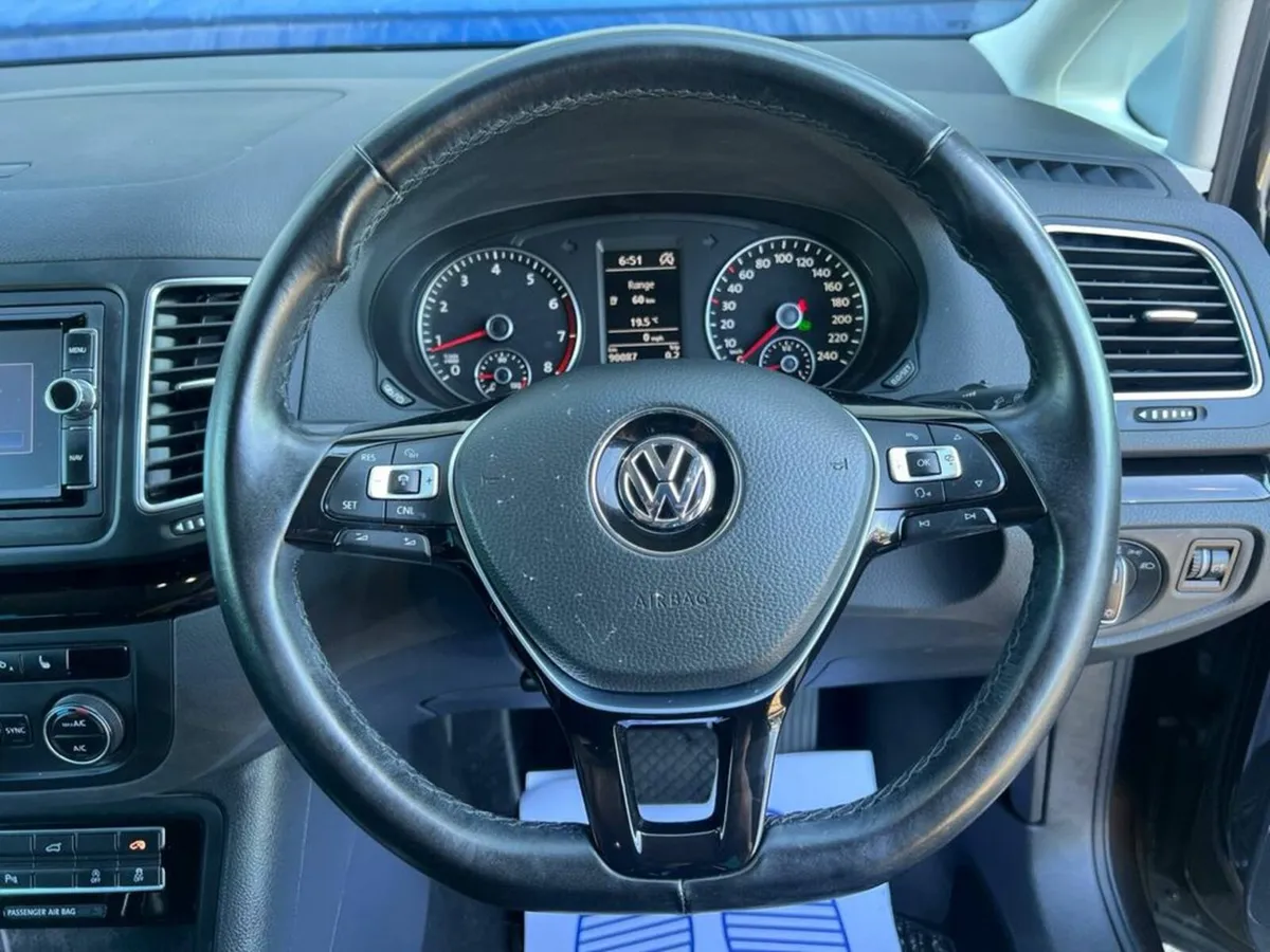 Volkswagen Sharan HIGHLINE 1.4 TSI 7-SEATER AUTO / - Image 4
