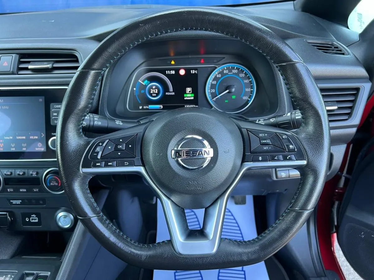 Nissan Leaf 40KW EV // 17" DIAMOND CUT ALLOYS // A - Image 4