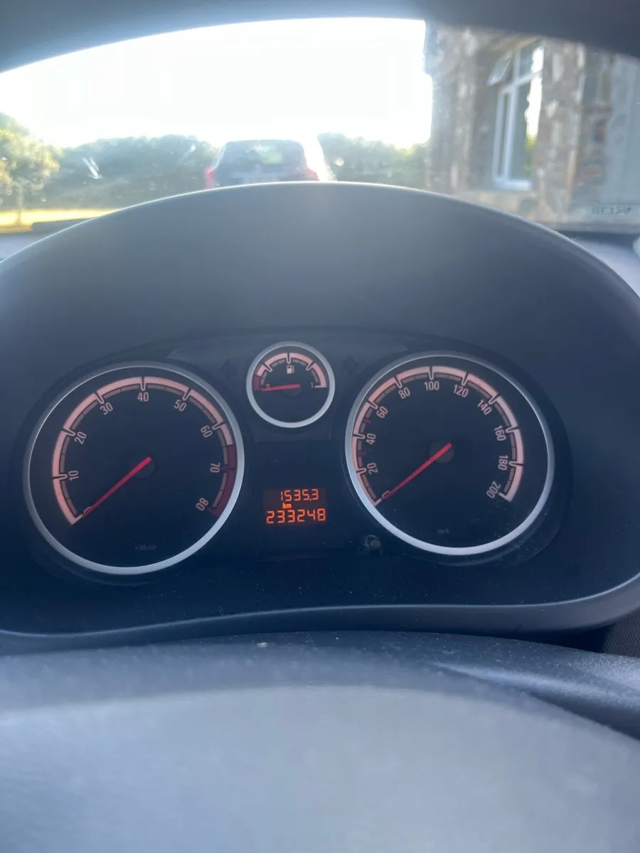 09 Opel Corsa D - Image 2