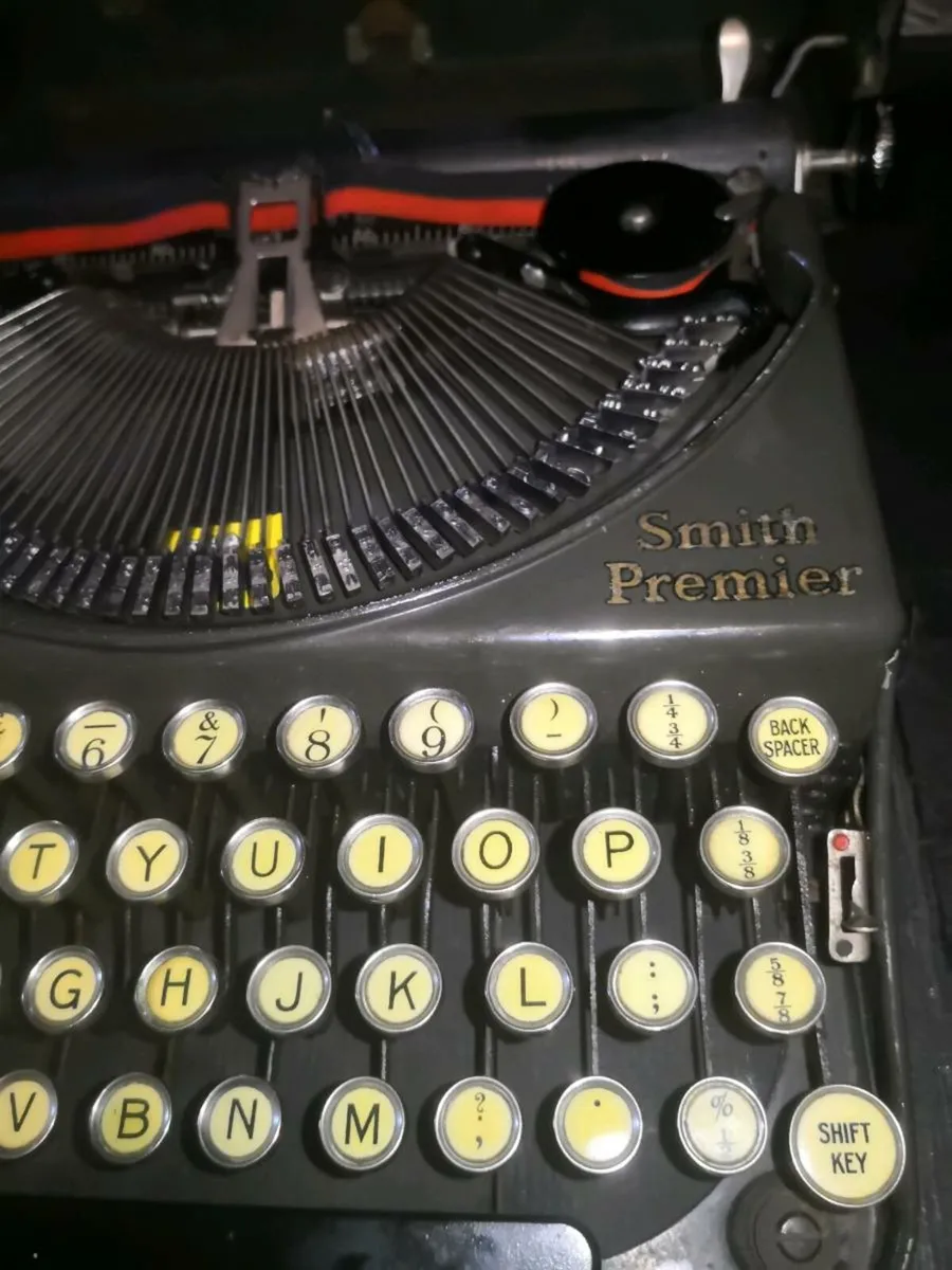 Antique typewriter - Image 3