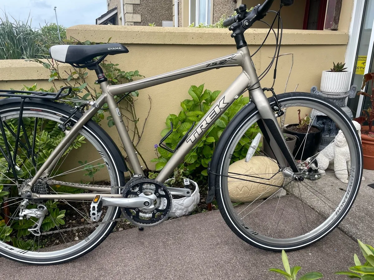 Trek 7,5 Hybrid Bike - Image 1