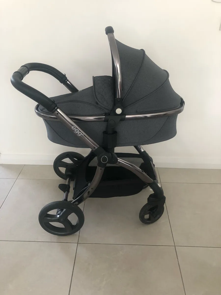 Egg 2 travel system - Image 1