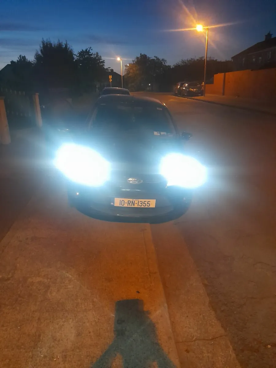 Ford Fiesta 2010 - Image 2