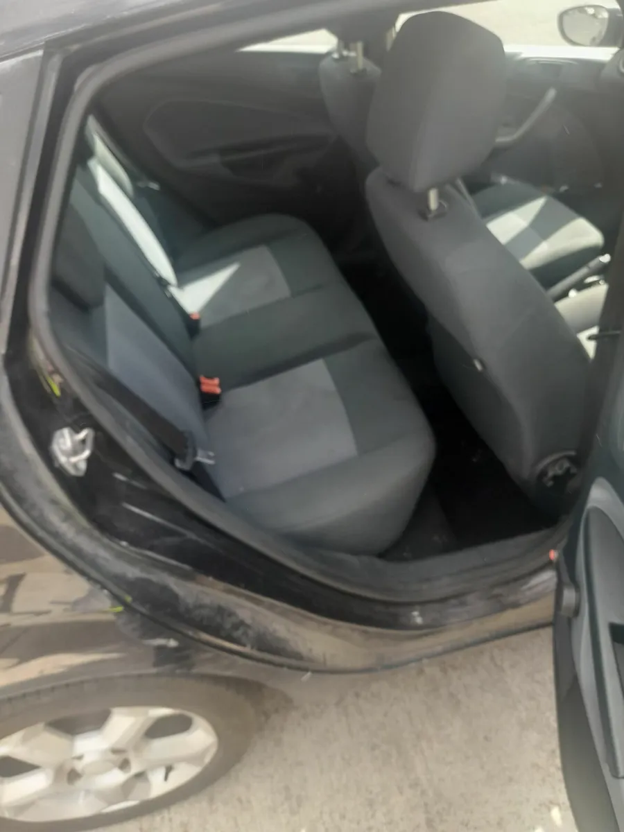 Ford Fiesta 2010 - Image 4