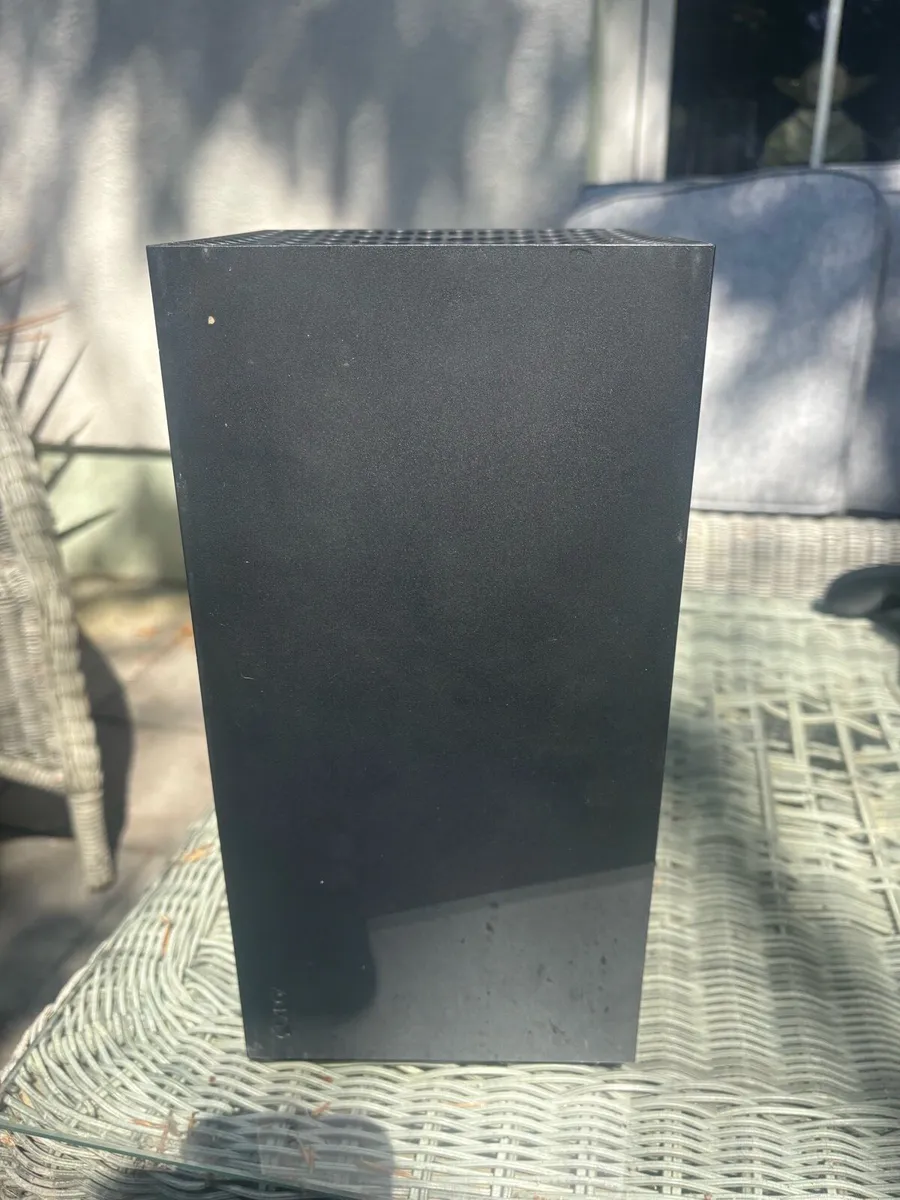 Xbox X 1 tb Package - Image 3