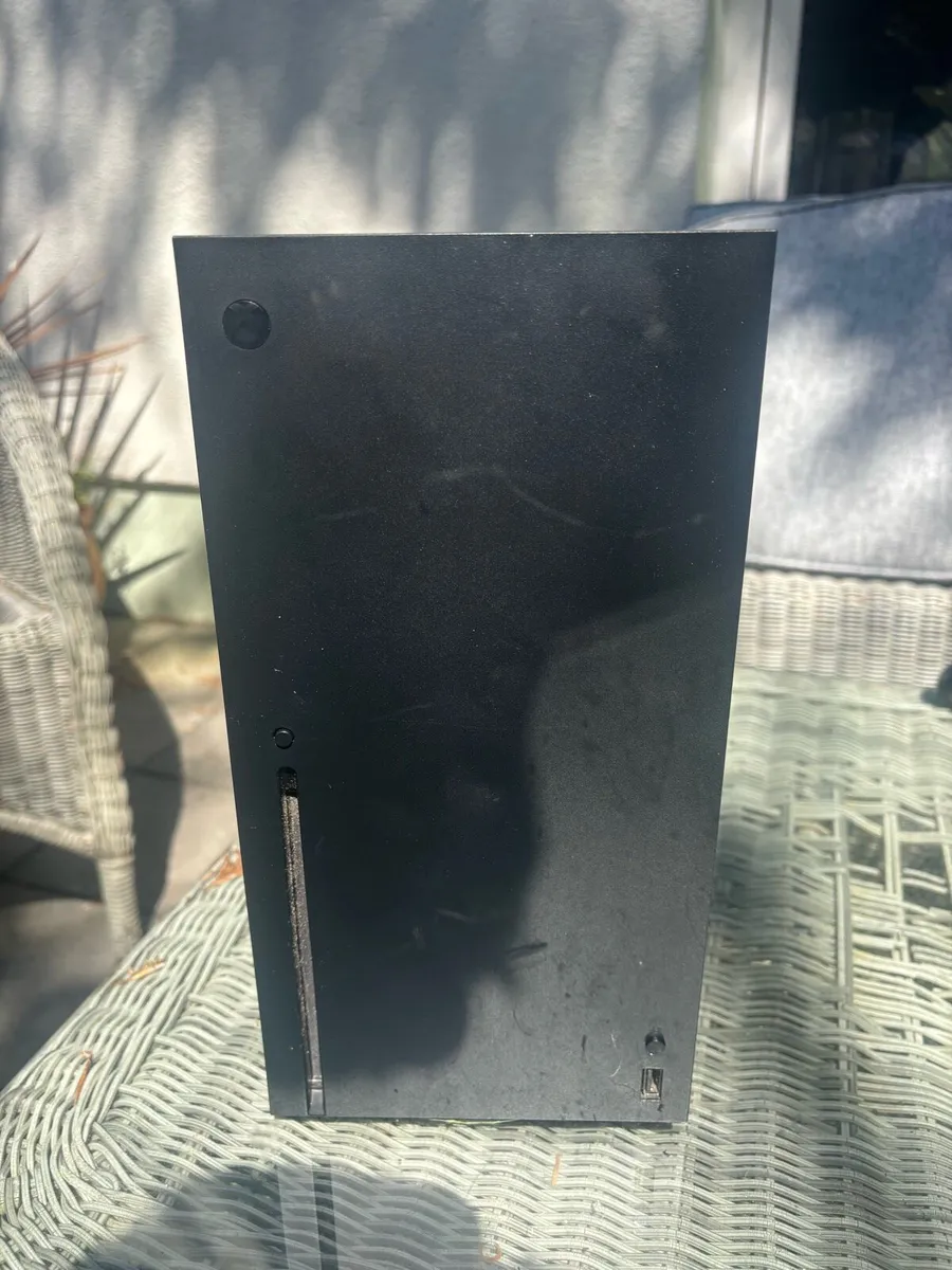Xbox X 1 tb Package - Image 4