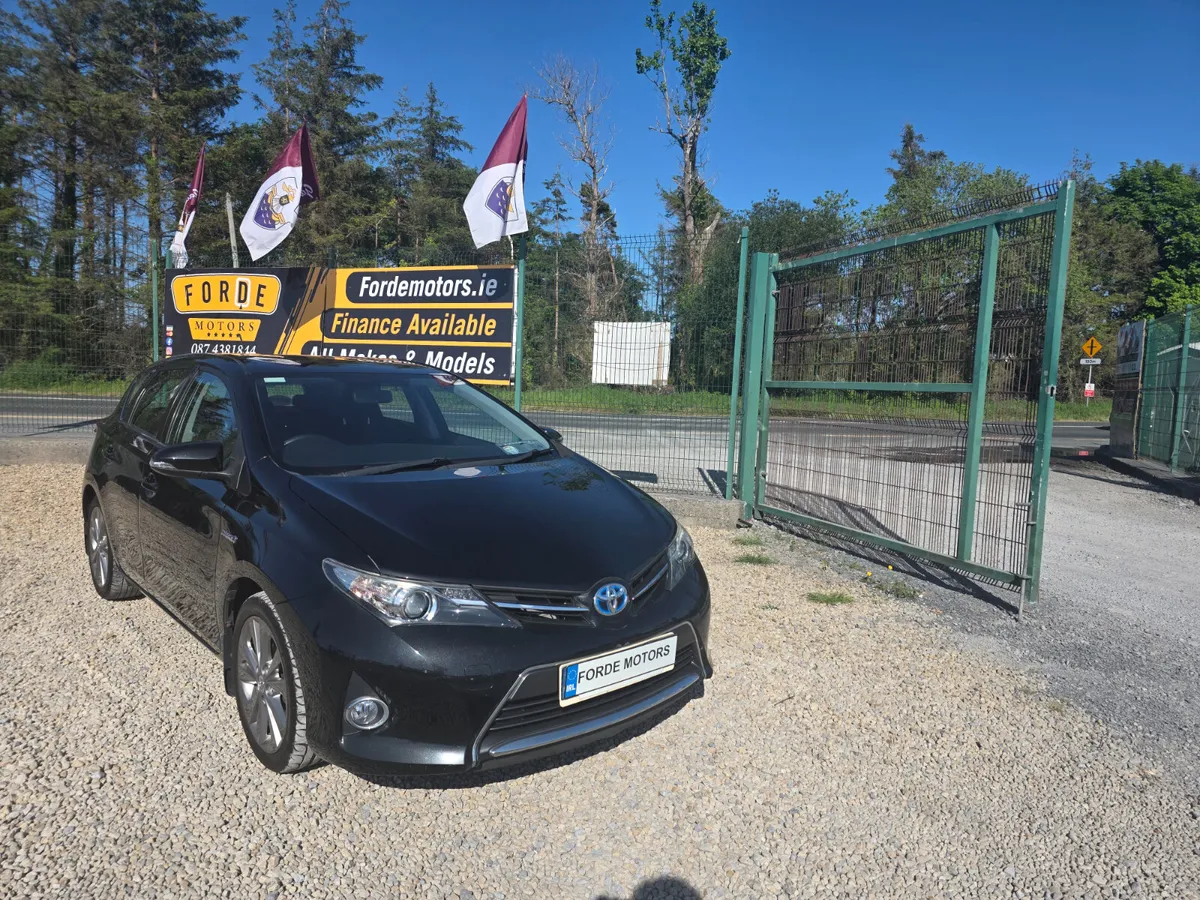 Toyota Auris Hybrid Automatic 2015 - Image 1