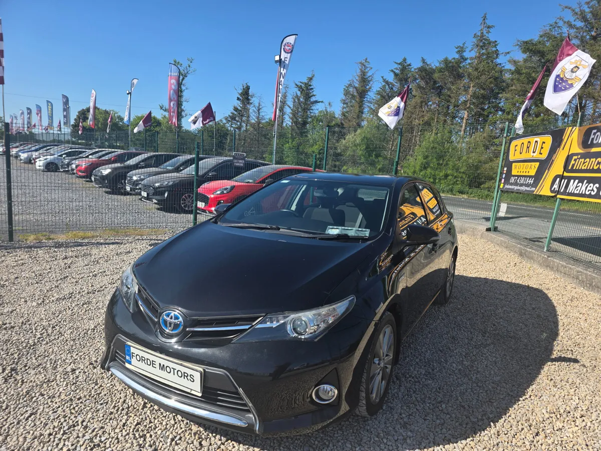 Toyota Auris Hybrid Automatic 2015 - Image 2