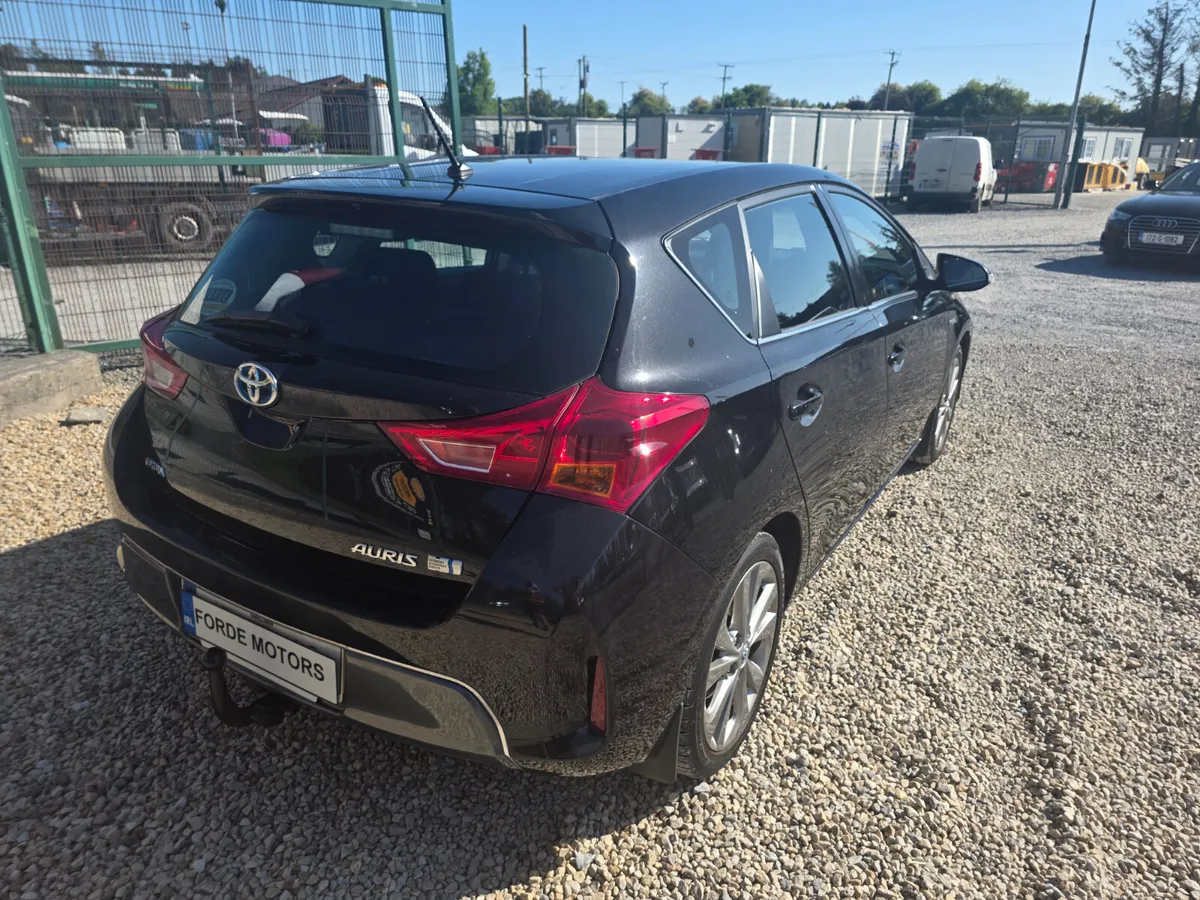 Toyota Auris Hybrid Automatic 2015 - Image 3
