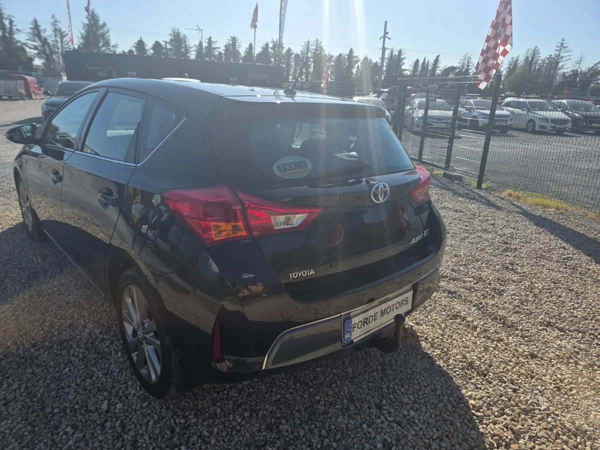 Toyota Auris Hybrid Automatic 2015 - Image 4