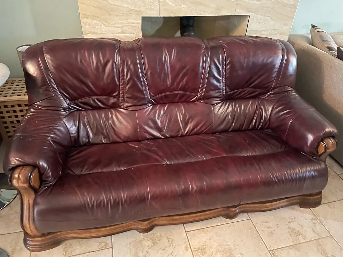Couch and armchairs - Image 1