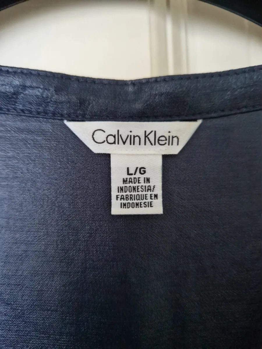 Genuine Calvin Klein ladies blouse (Large) - Image 3